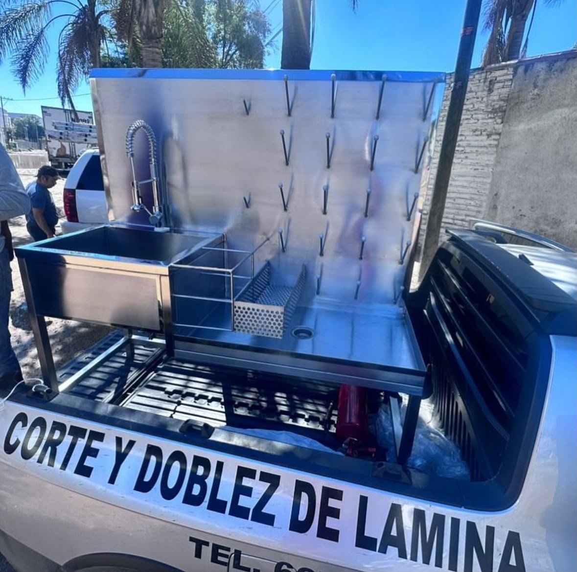 Fabricación de gabinete de lámina en proceso