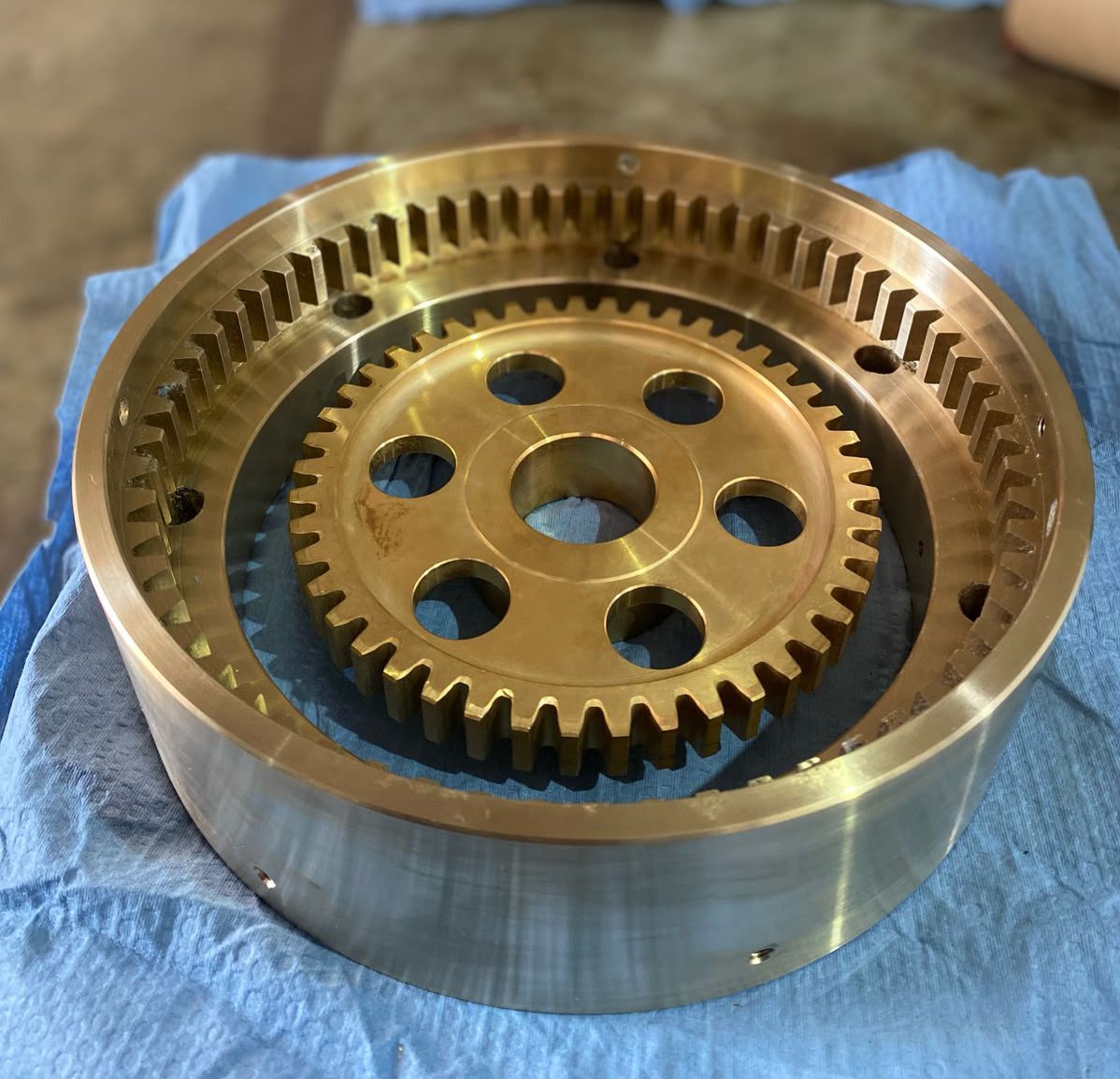 Corona interna y engrane de bronce